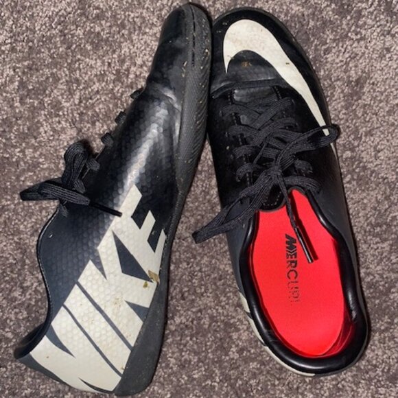 Nike Indoor Soccer Shoes - Picture 2 of 2